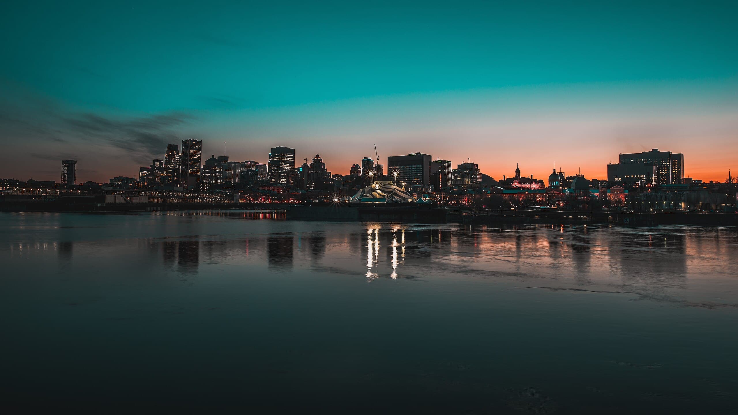 Montréal skyline viewed from the St. Lawrence River